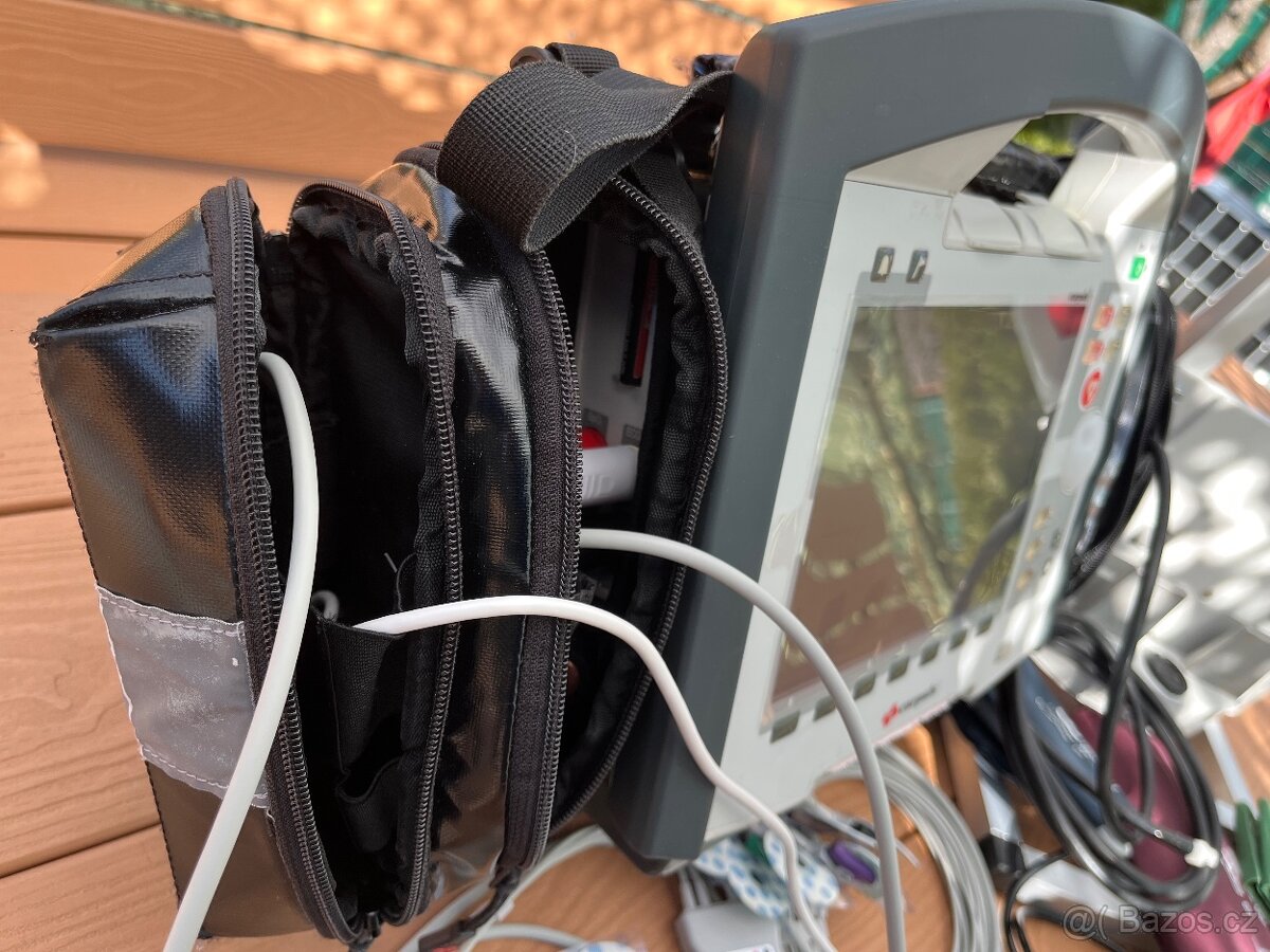 Profi defibrilátor/monitor Corpuls 3 - 2