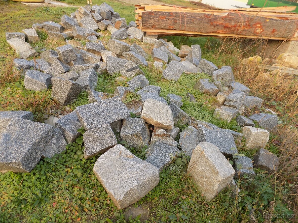 Soklový kámen. - 2