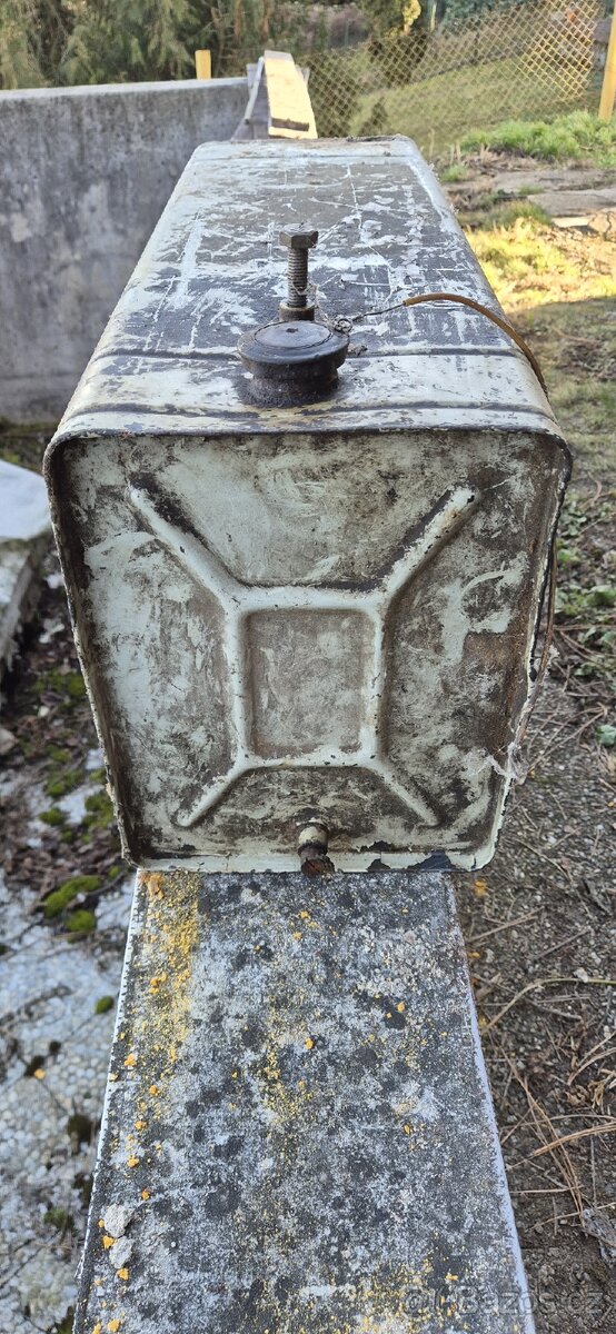 Palivová nádrž - 2