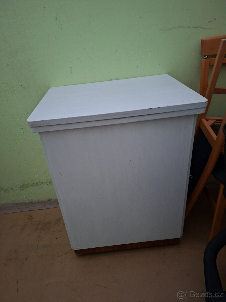 Šicí stoj Lada skříňka - 2
