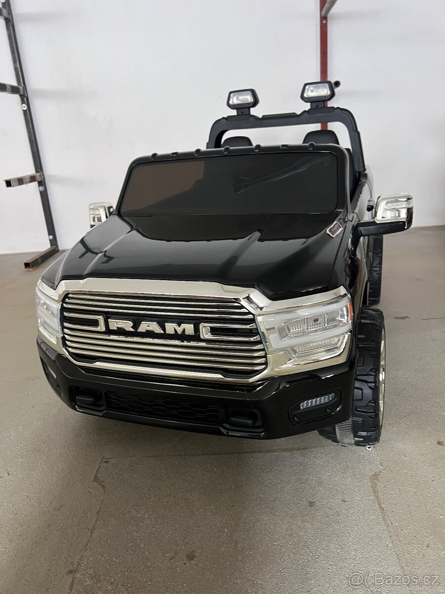 Dětský elektrický Dodge RAM 3500 - 400W - 2
