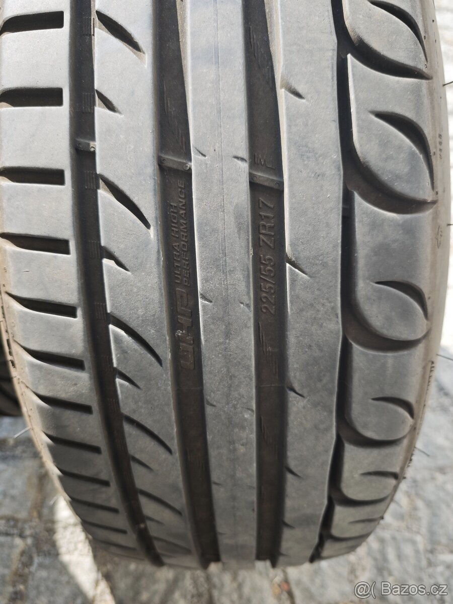 SEBRING Ultra High Performance 225/55R17 – 7 mm DOT 0525 - 2