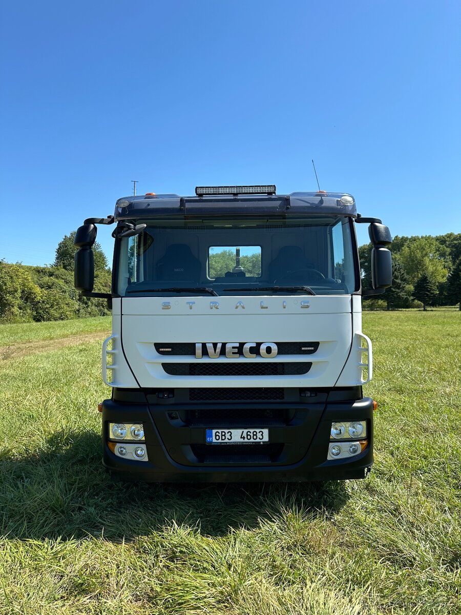 Iveco Stralis nosič kontejneru. - 2