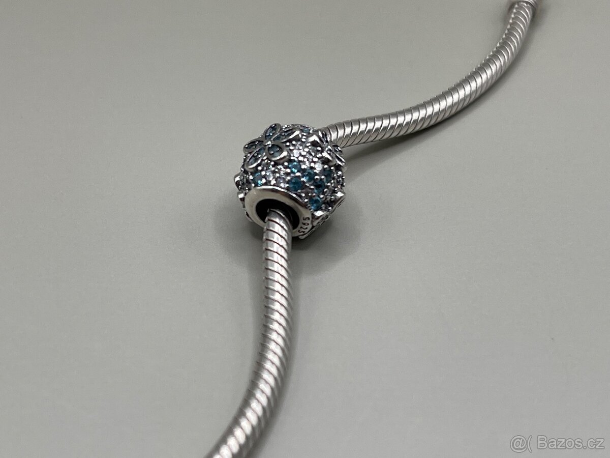 Stříbrný přívěsek č. 7 - korálek s květinami - 2