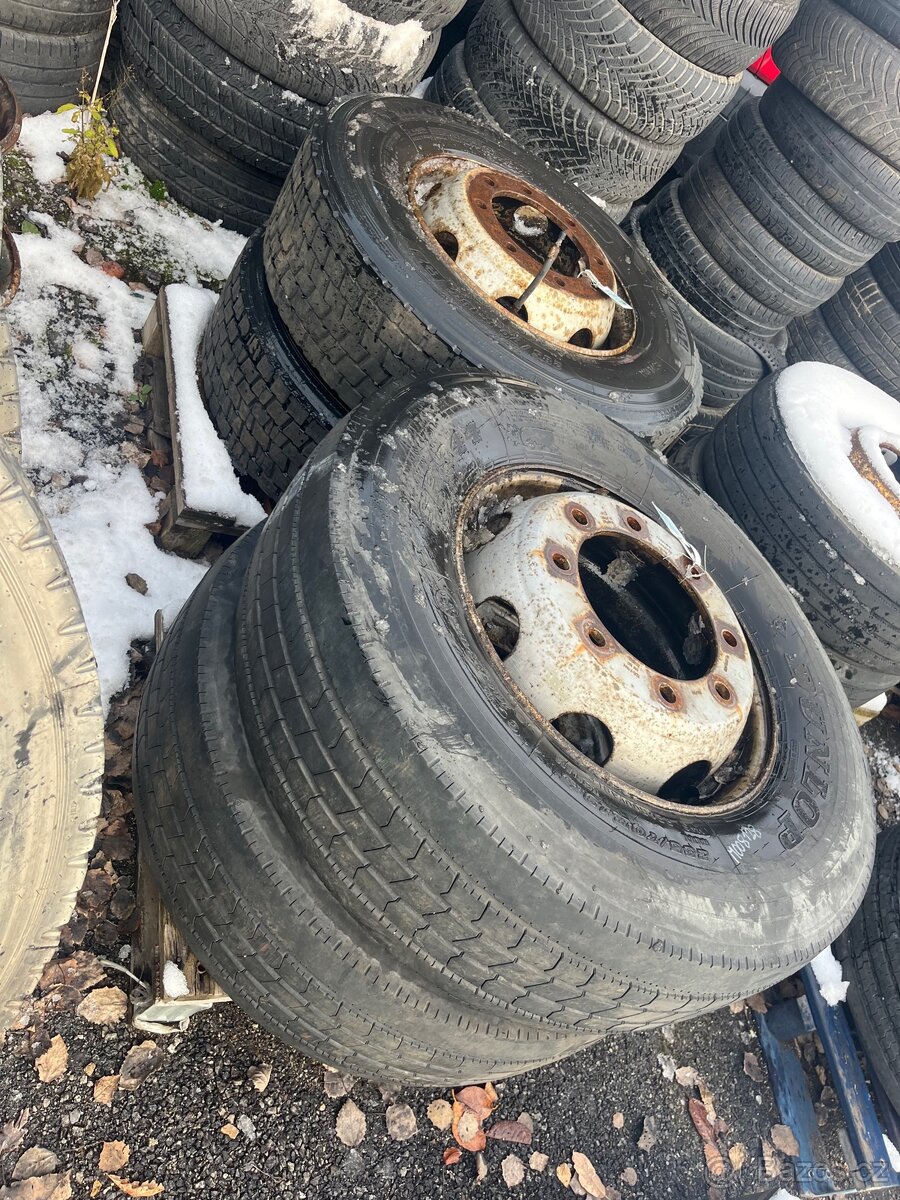 4ks Pneumatika s diskem 285/70 R19.5 - 2