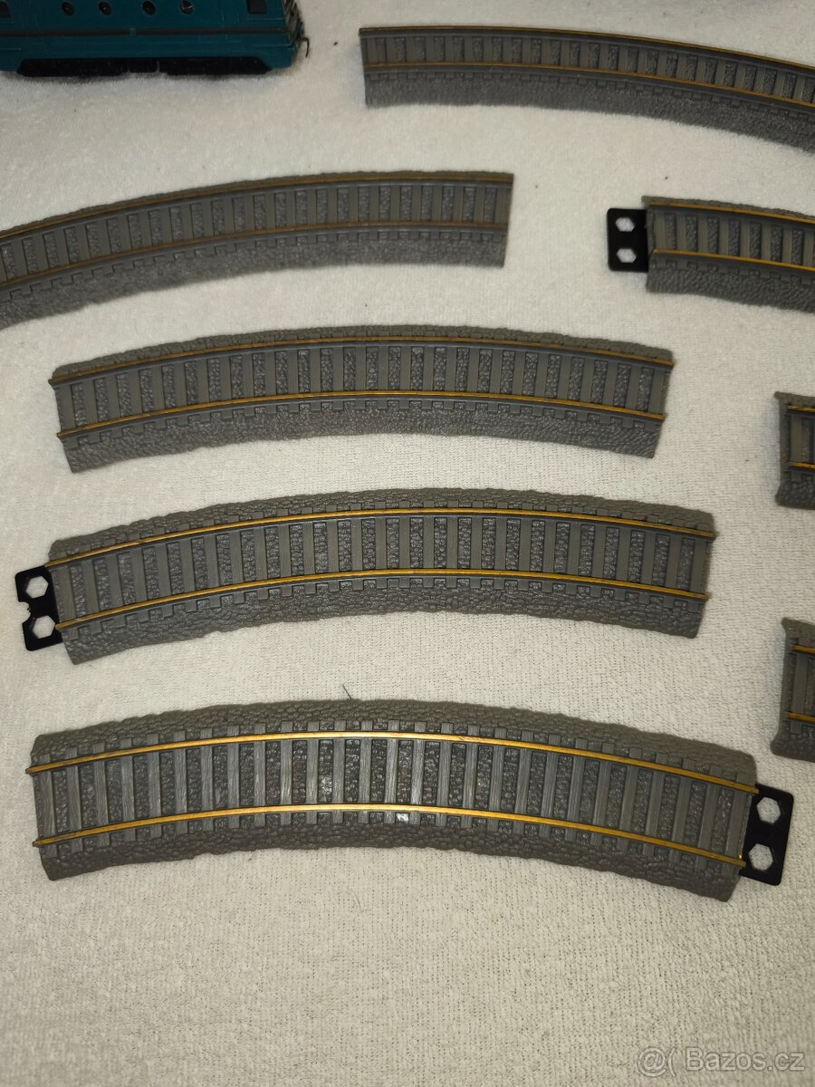 MEGA SET RETRO VLÁČKŮ H0 (PIKO/ČS) – 3 LOKOMOTIVY + vagóny - 2