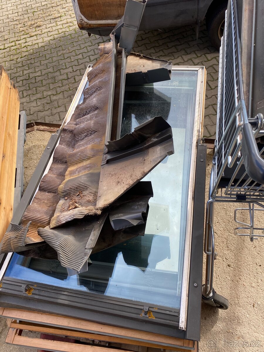 Střešní okna Velux - použitá, 4ks, včetně doplňků - 2