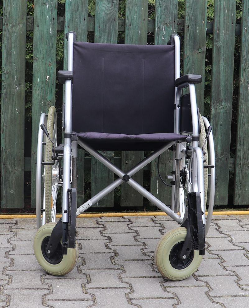 076-Mechanický invalidní vozík Meyra. - 2