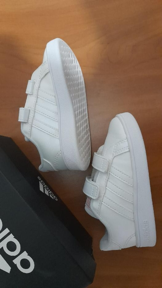 Bílé dívčí ADIDAS vel: 23 - 2