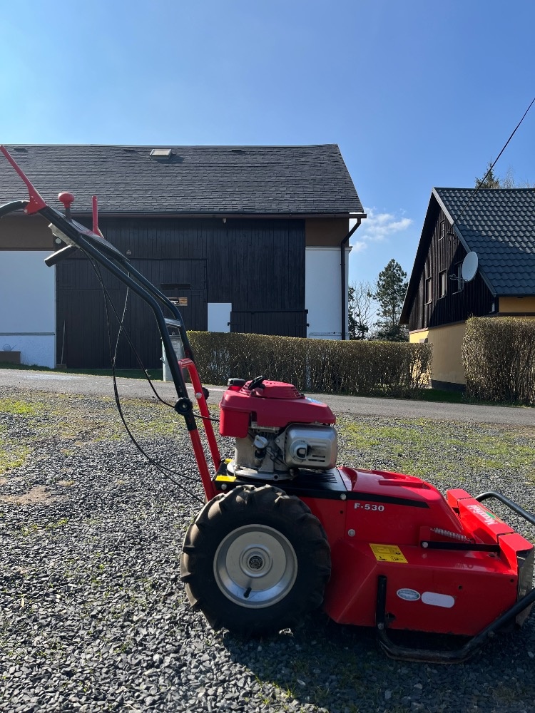 Sekačka na vysokou trávu Hurricane VARI - 2