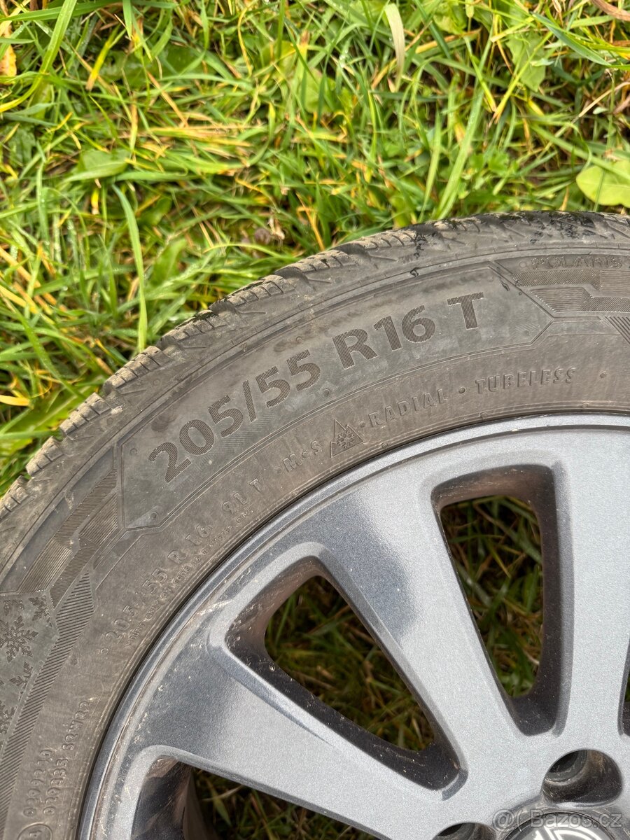 Kola Volvo / Ford R16 - 2