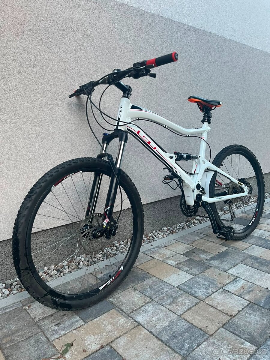 Celoodpružené horské kolo GT Sensor - 2