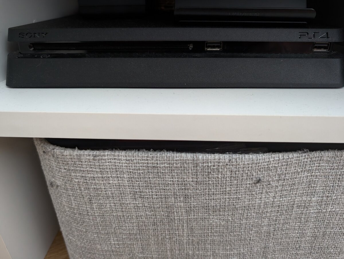 PS4 Slim 1TB - 2