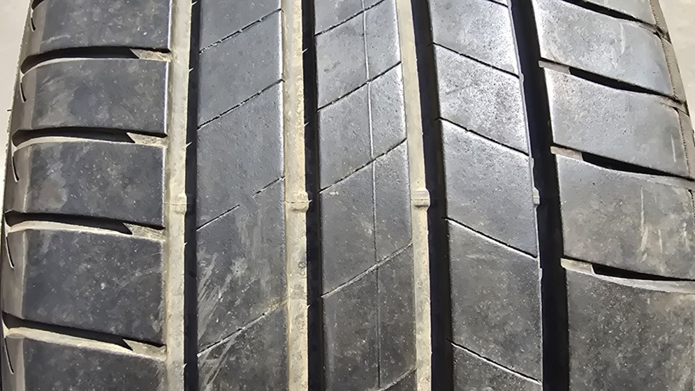 Letní pneumatika 225/40/19 Bridgestone - 2