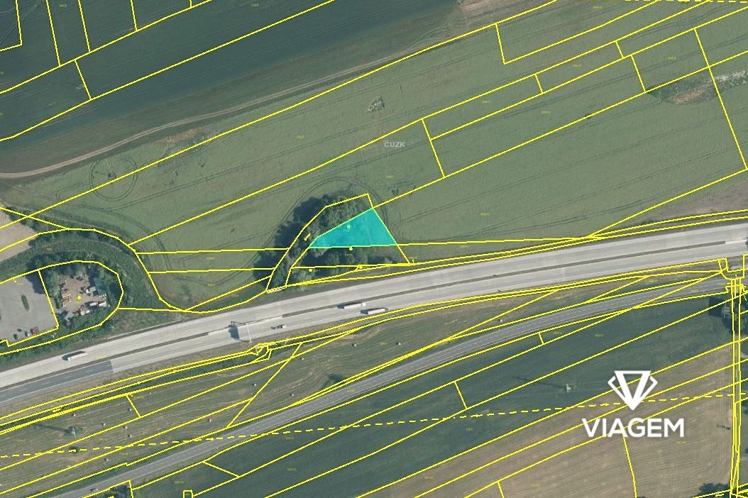 Pole 1 276 m² - 2
