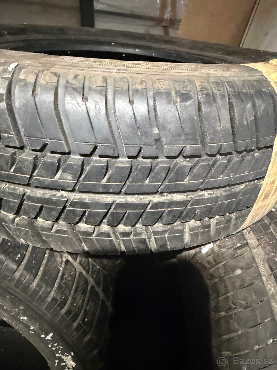 Pneu 185/60r14 - 2