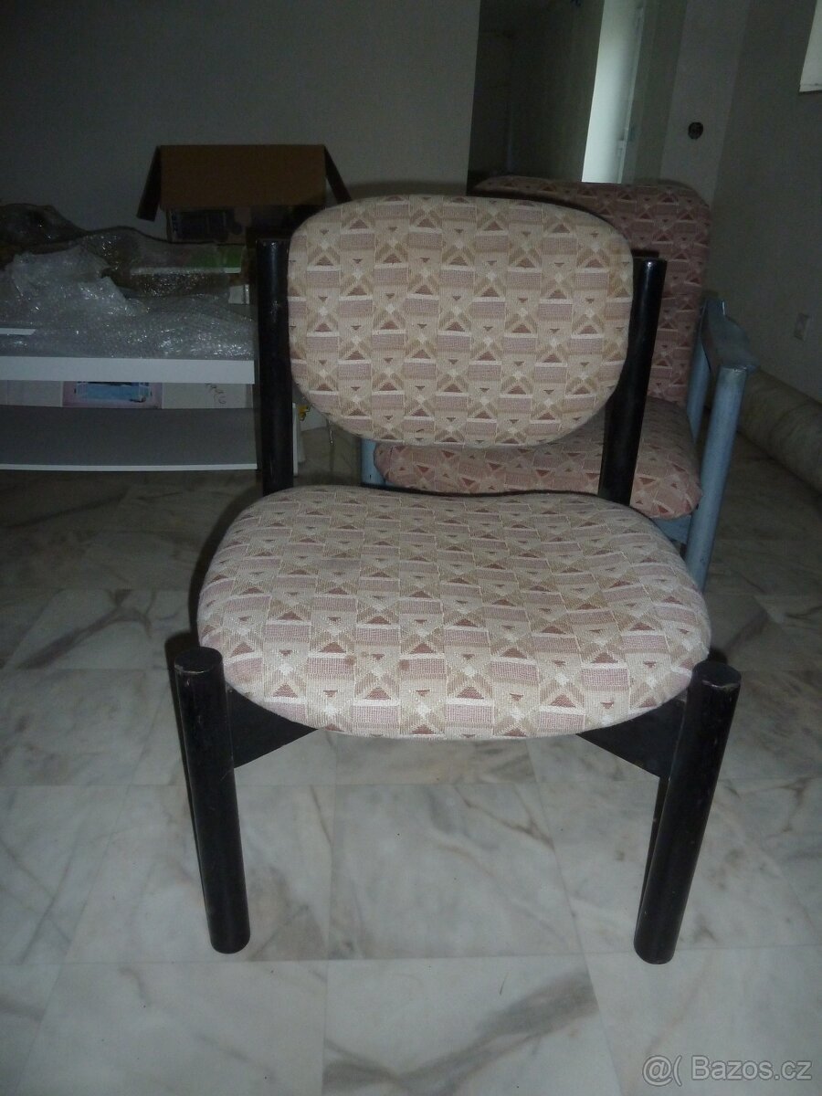 židle a pohodlné křesílko - 2