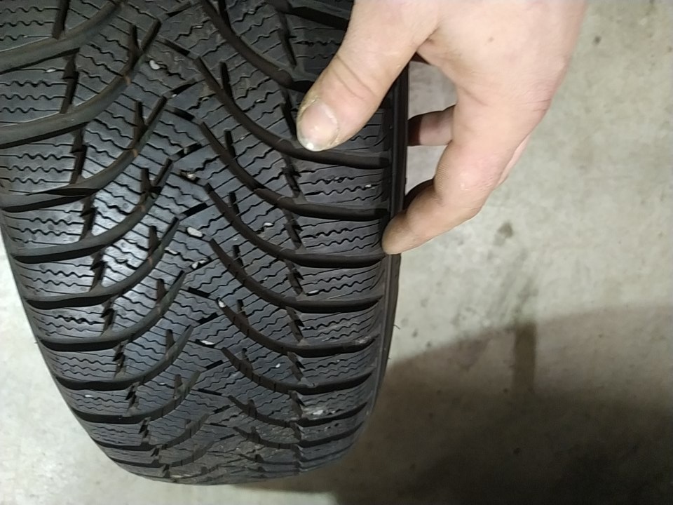 215/60 R17 kumho - 2