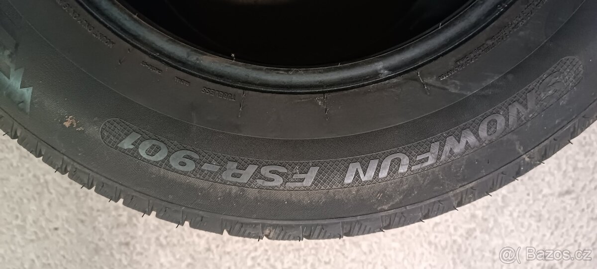 Zimní pneu 215/70/16 - 2