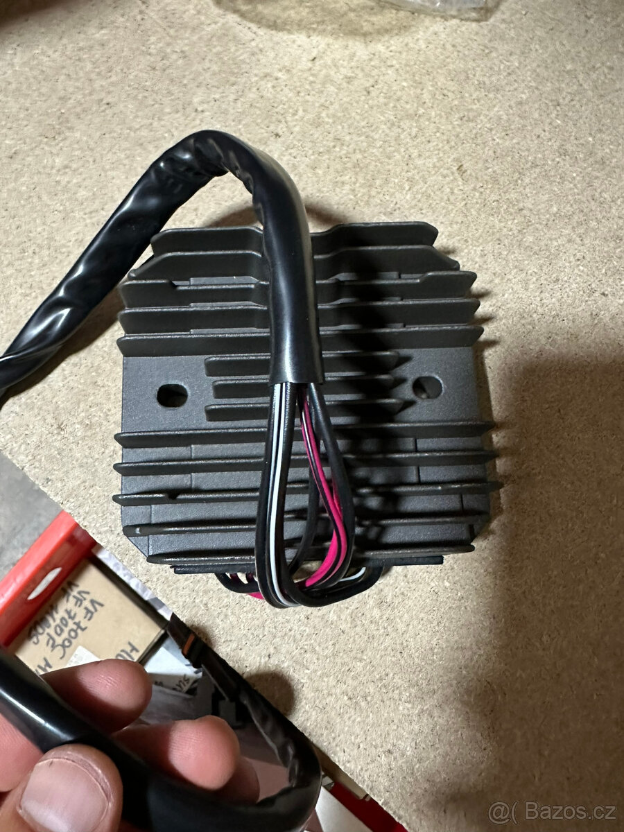 Regulátor dobíjení Suzuki GSX 1300 B-King - 2