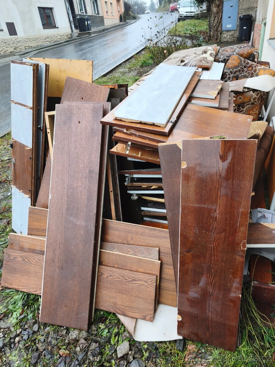 Gauč dřevo na spálení zdarma - 2