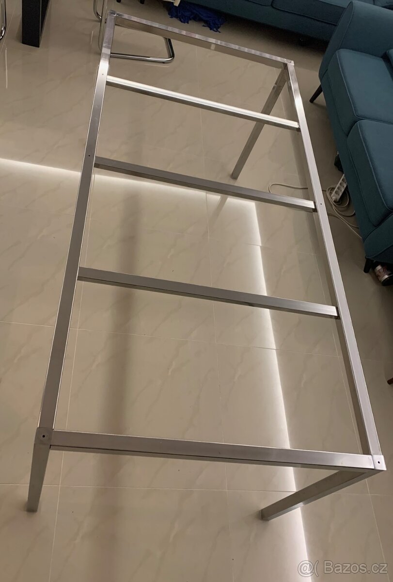 Stůl IKEA + 6 židlí zdarma - 2