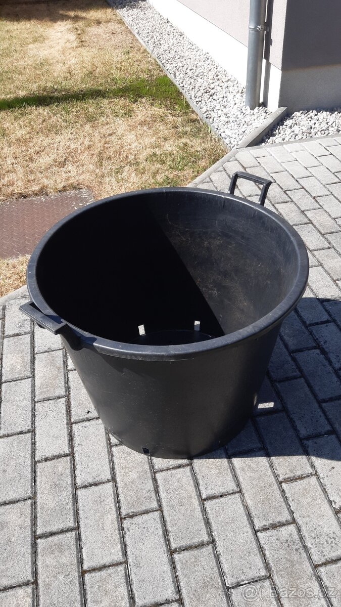 Plastový velký květináč - 2