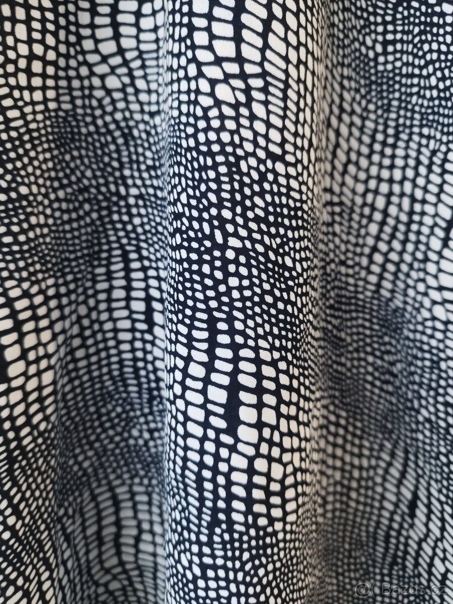 Tílko s kamínky na ramenou - 2