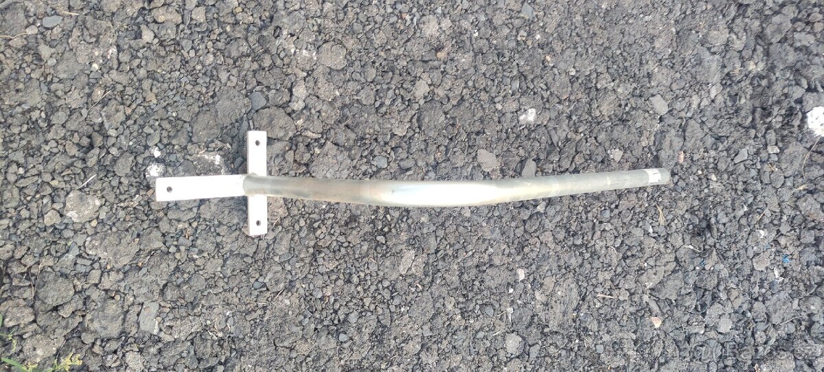 Držák antény na zeď - 2