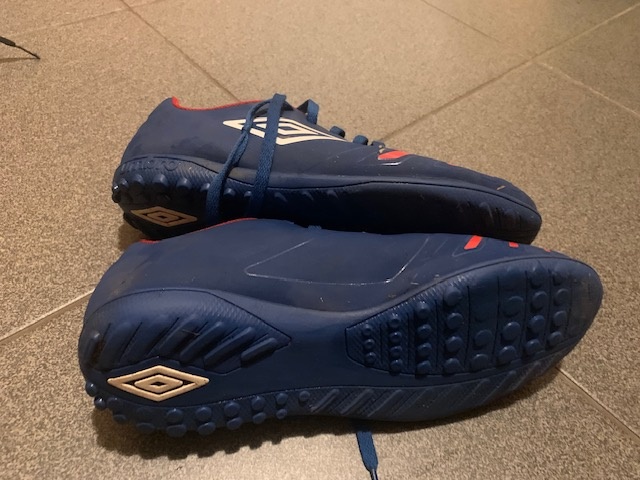 Turfy zn. Umbro, vel. 38,5 - 2