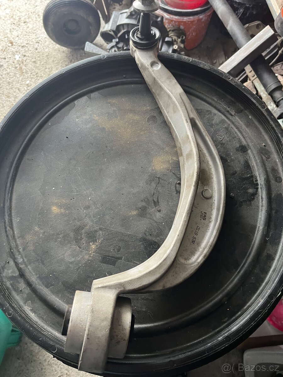 Rameno Audi a4 b8 3.0tdi - 2