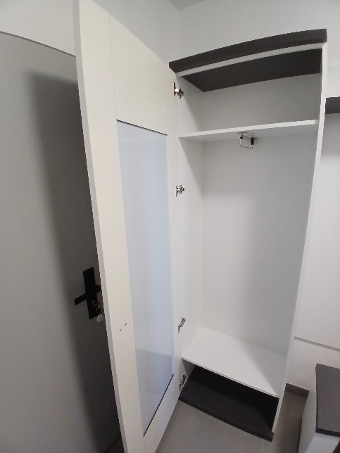Šatní skříň + botník nové - 2