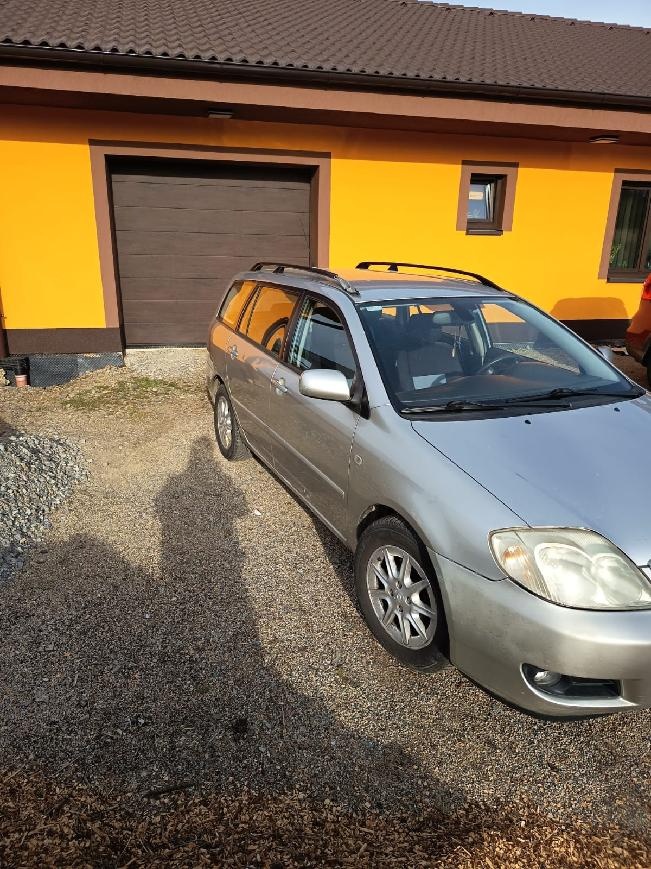 TOYOTA Corolla combi 2,0 4D - 2