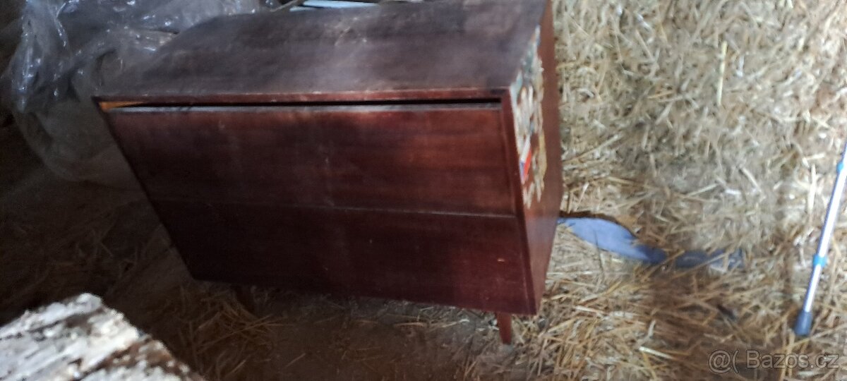retro peřinák a šupliková skřínka - 2