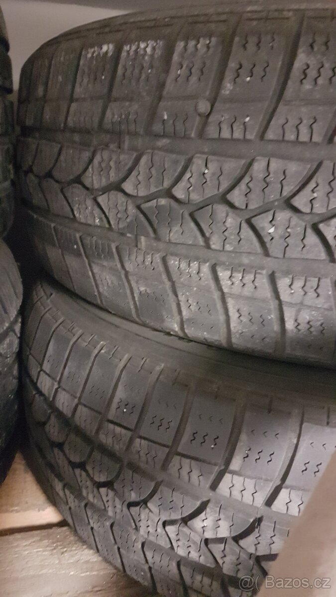 Zimní pneu 215/60R16 - 2