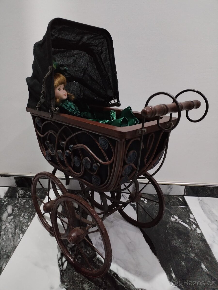 Starožitný kočárek pro panenky - 2