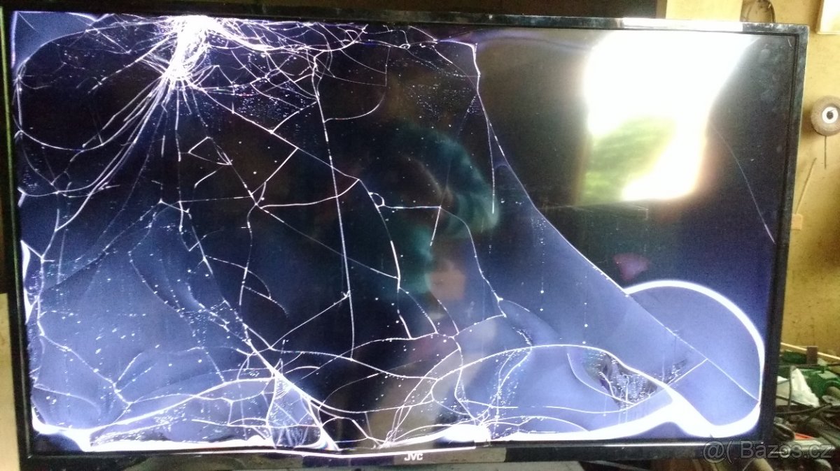 JVC LT-40VF44J Technika LCD32ID-207CE Orava LT1011LEDB82B - 2