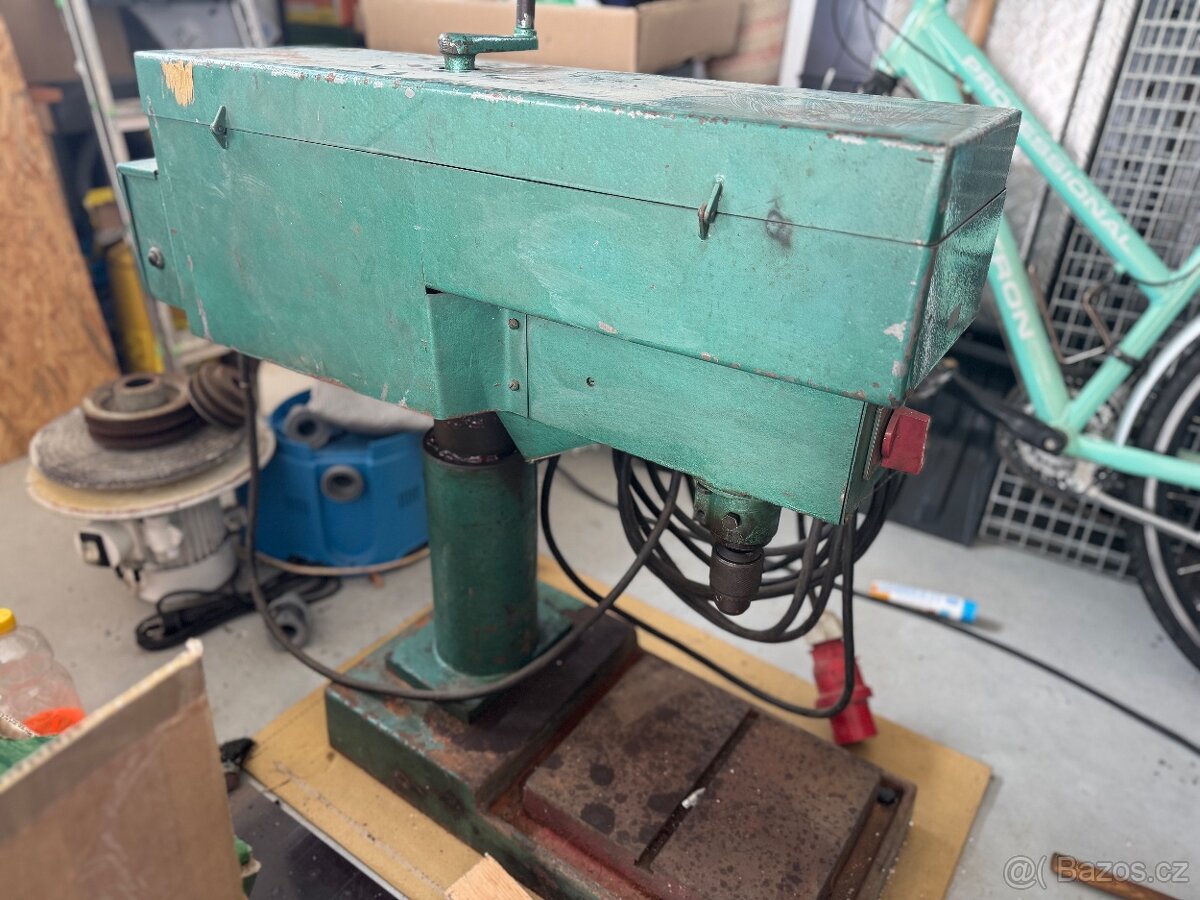 Stolová vrtačka V16 - 2