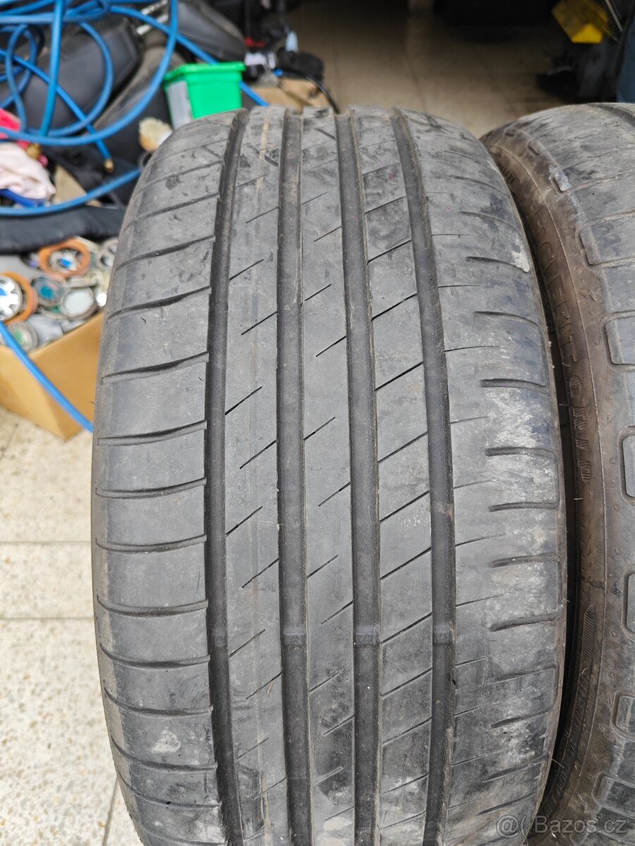 Goodyear 215/45 R17 - 2