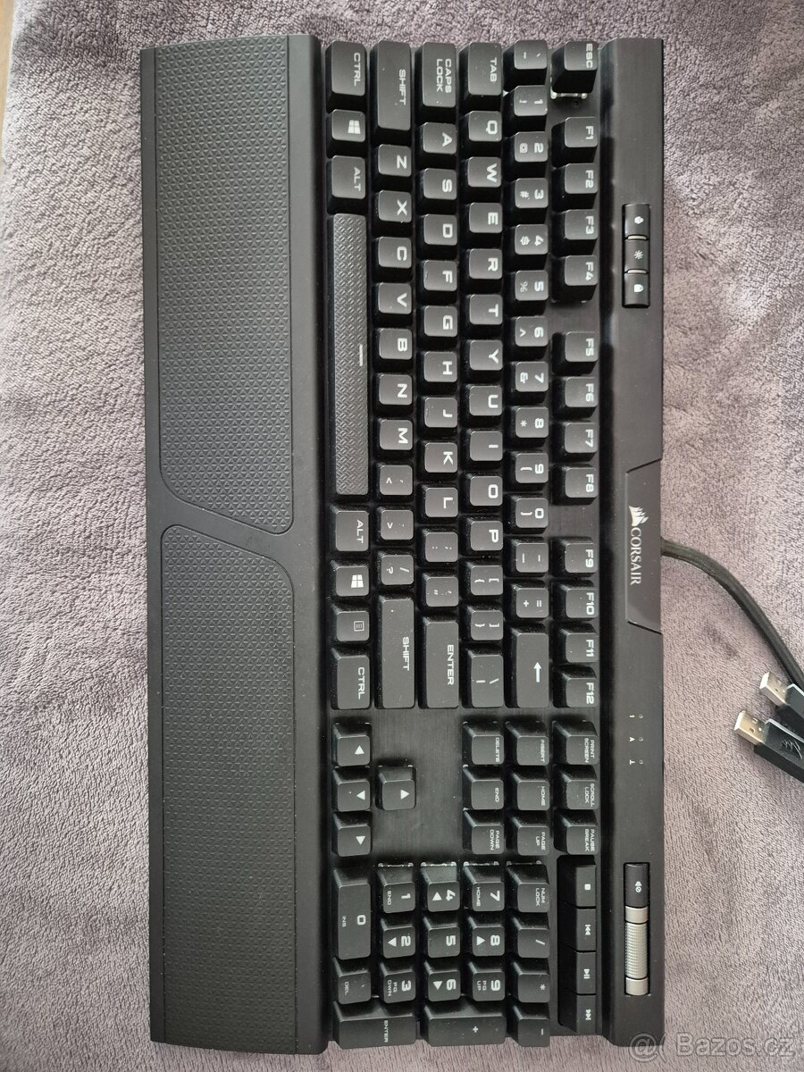 Corsair K70 RGB MK.2 Cherry MX Red - US - 2