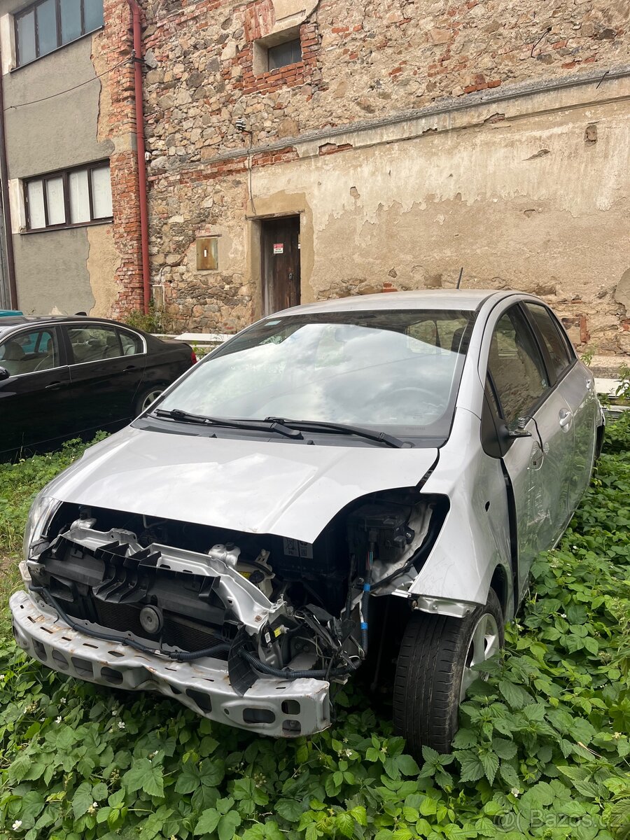 Toyota Yarris 1,0 51kw 2006 bourané - 2