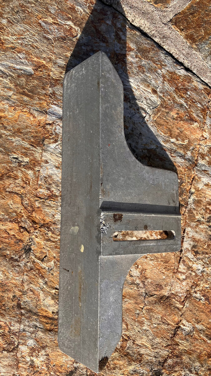 HLINÍKOVÝ PŘÍLOŽNÍK k PILE - 2