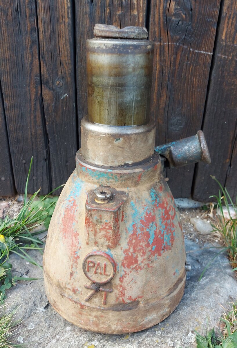 Hever, panenka, zvedák Pal - 2