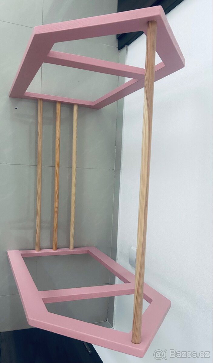 Domečkový dětský věšák pro slečnu - 2