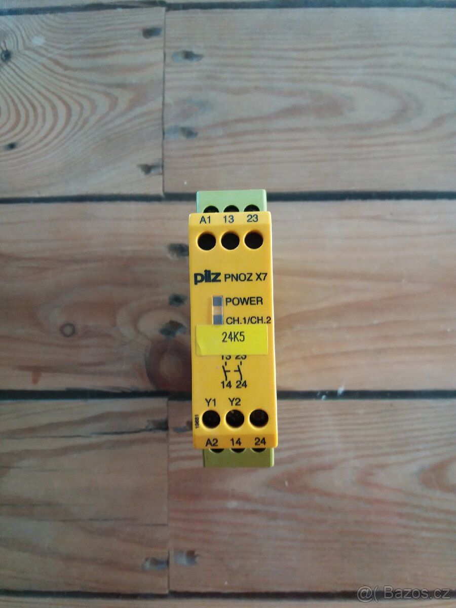Bezpečnostní relé Pilz PNOZ x7
- 2