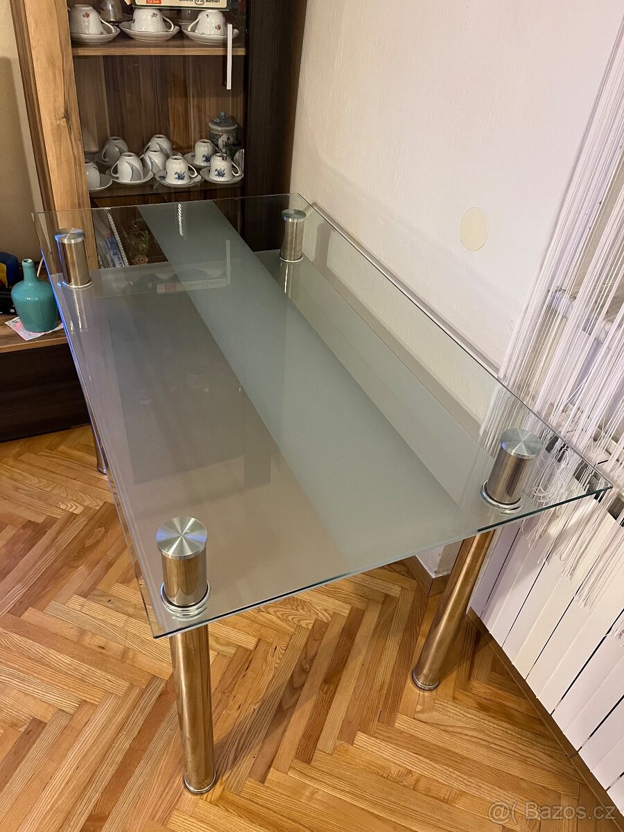 Skleněný jídelní stůl - 2
