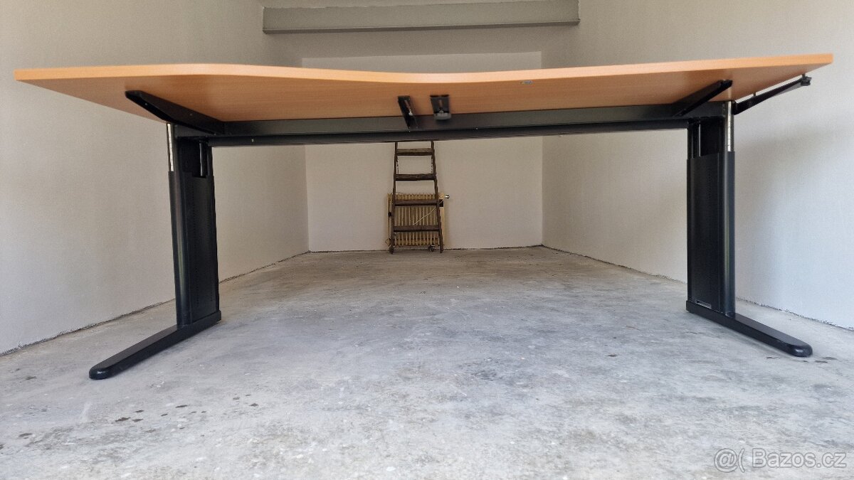 Výškově stavitelný kancelářský stůl - 2