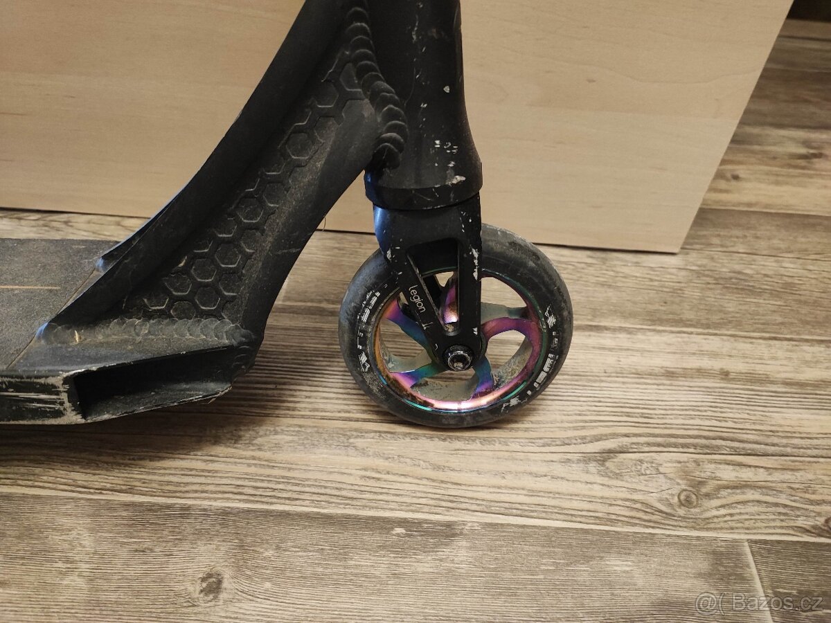 Prodám používanou koloběžku Ethic Erawan V1 rainbow - 2