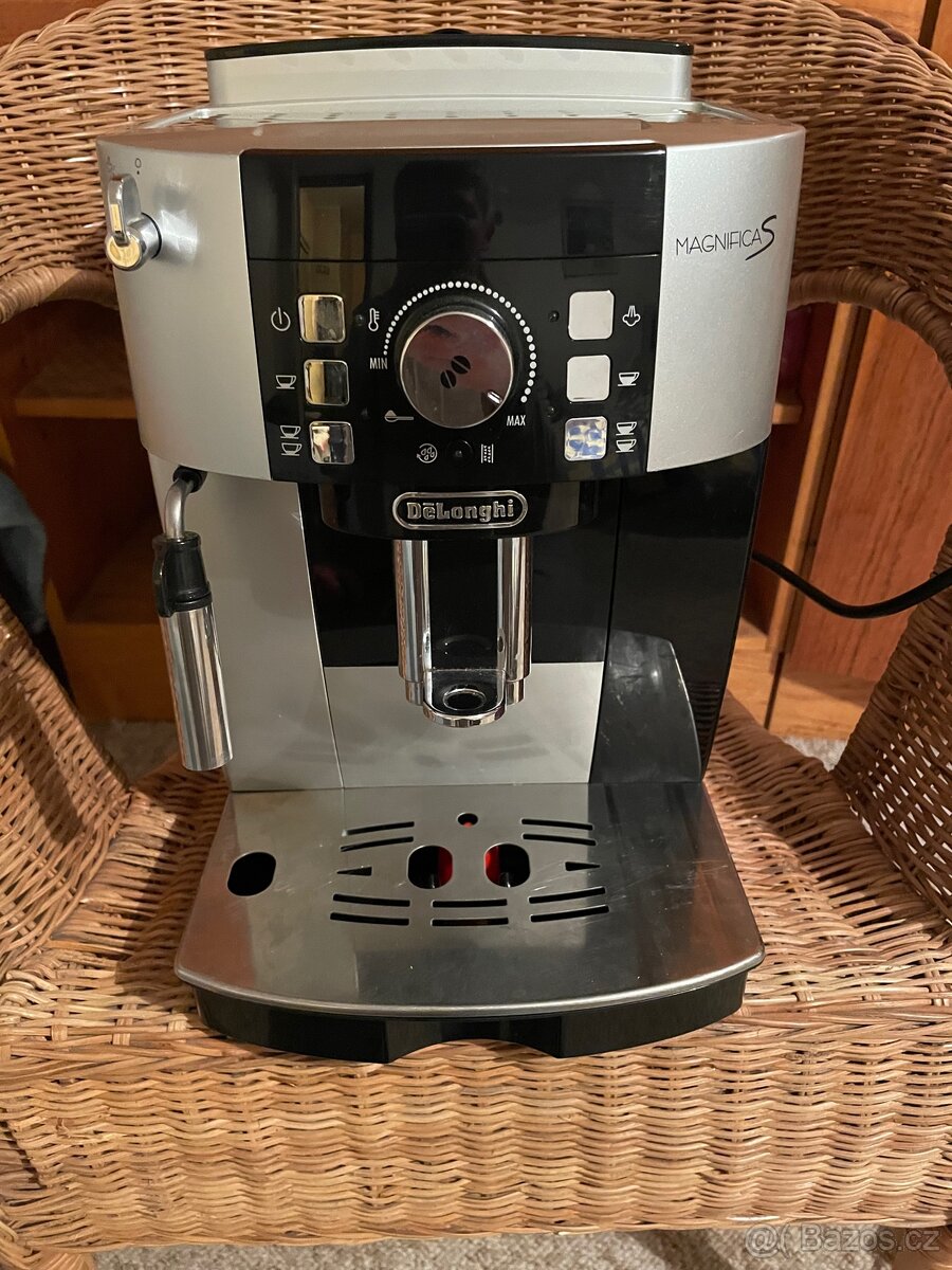 De’Longhi Magnifica S - kávovar v dobrém stavu - 2