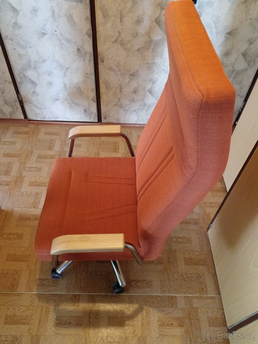 Prodám otočné křeslo SENIOR - 2